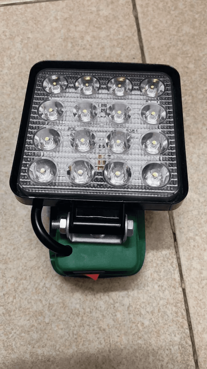 Đèn LED chạy pin chân phổ thông Workfix WF-L16, 16 bóng led dùng liên tục trong nhiều giờ — ảnh đánh giá khách hàng 1