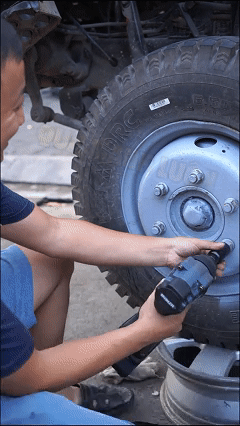 Máy siết bulong pin Workfix WF-IW780N (780N.m) - Đầu bulong 1/2 inch — PIN LITHIUM - ION 15 CELL 21V (1)