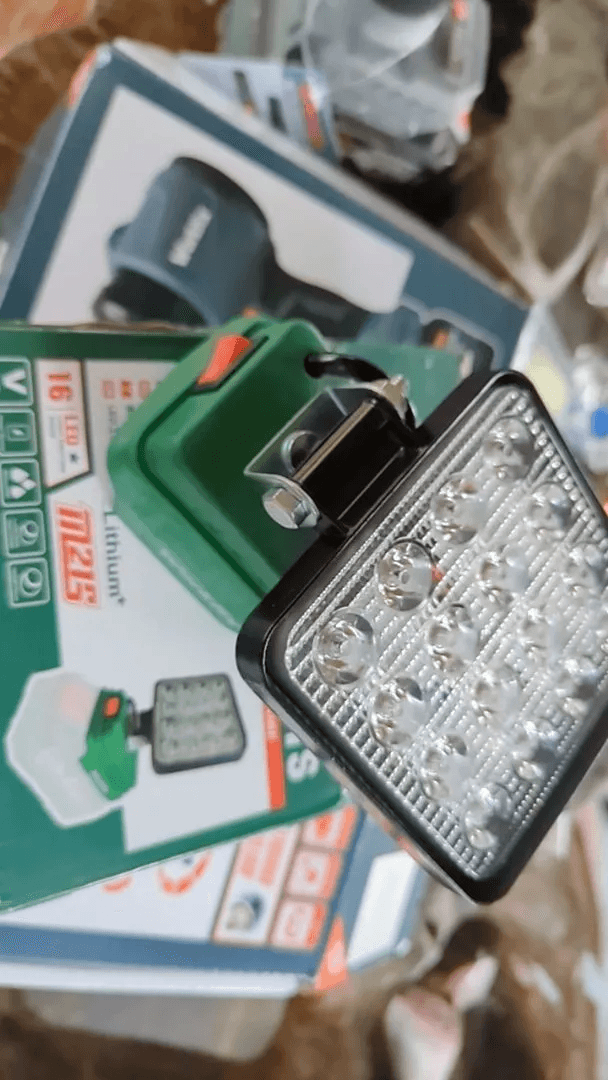 Đèn LED chạy pin chân phổ thông Workfix WF-L16, 16 bóng led dùng liên tục trong nhiều giờ — ảnh đánh giá khách hàng 2
