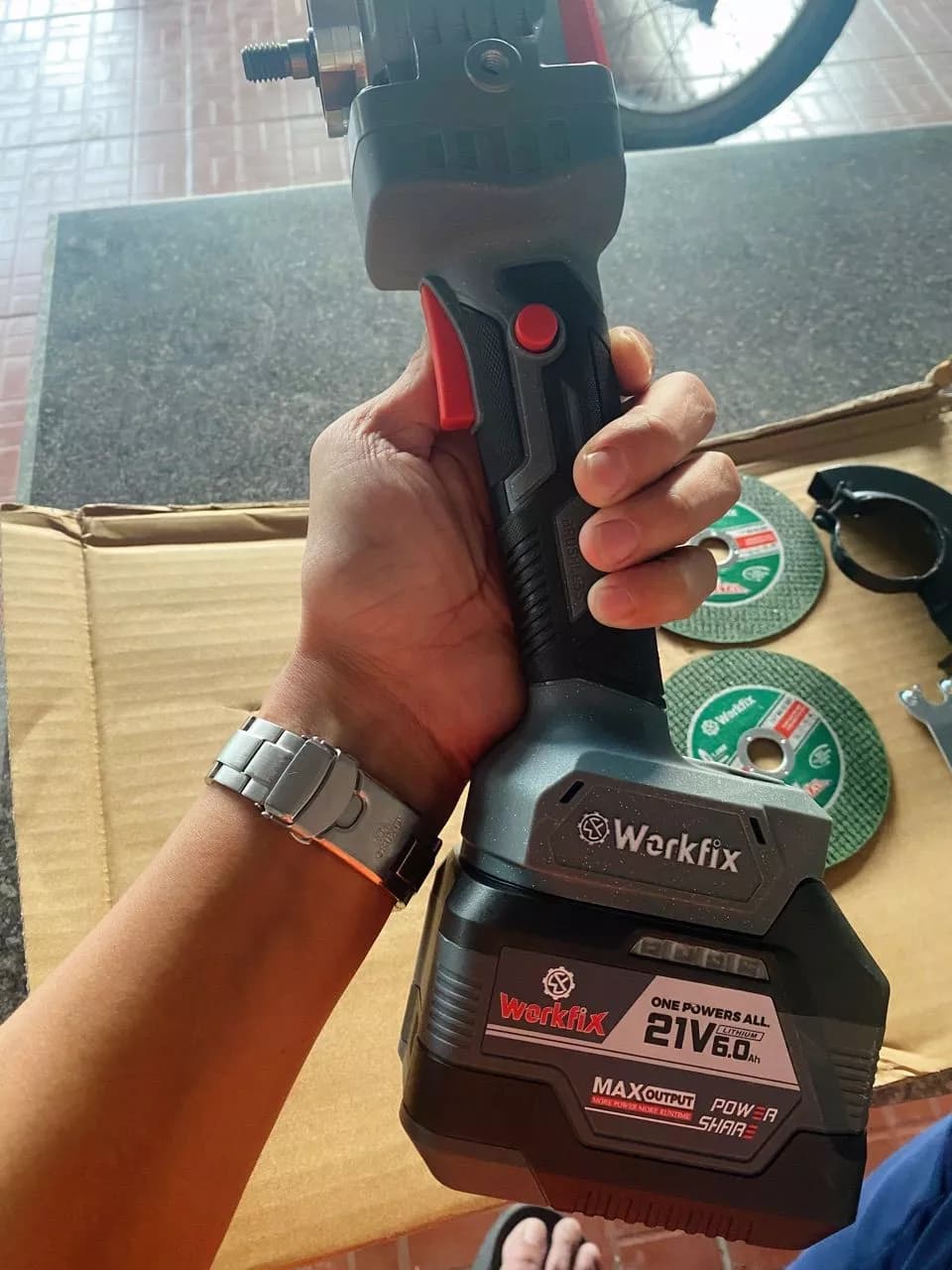 Máy mài Workfix WF-AG11000G - Chống lật cổ tay — ảnh đánh giá khách hàng 2