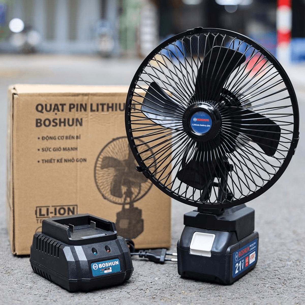 Quạt tích điện 8 inch Boshun BS-Q08, 2 tốc độ quay 180 độ, chân pin phổ thông