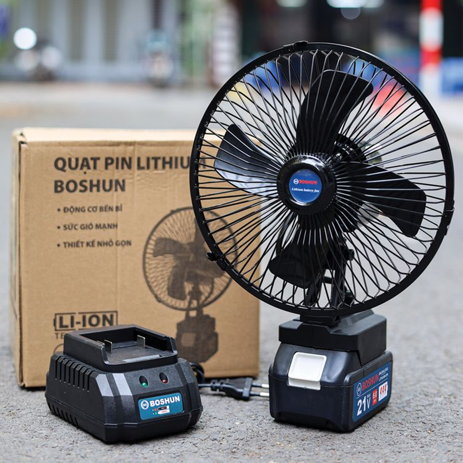 Quạt tích điện 8 inch Boshun BS-Q08, 2 tốc độ quay 180 độ, chân pin phổ thông
